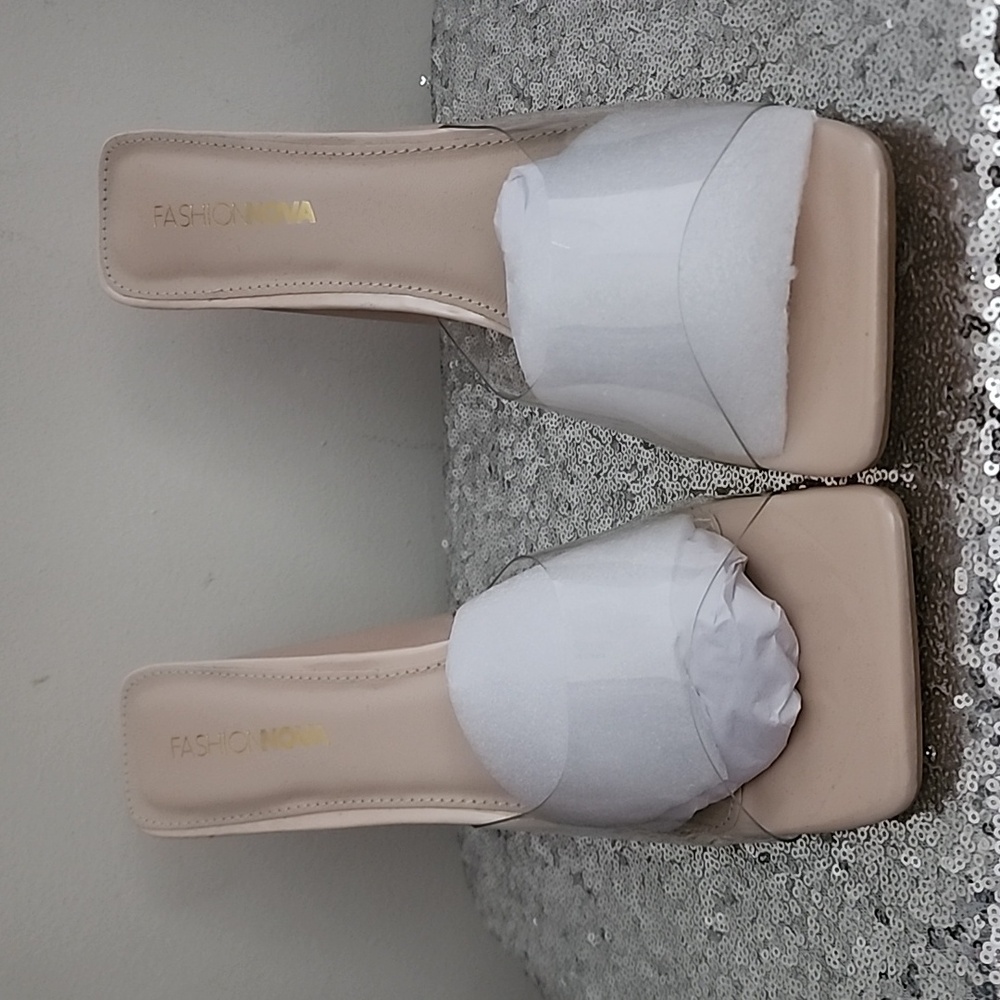 FASHION NOVA slides